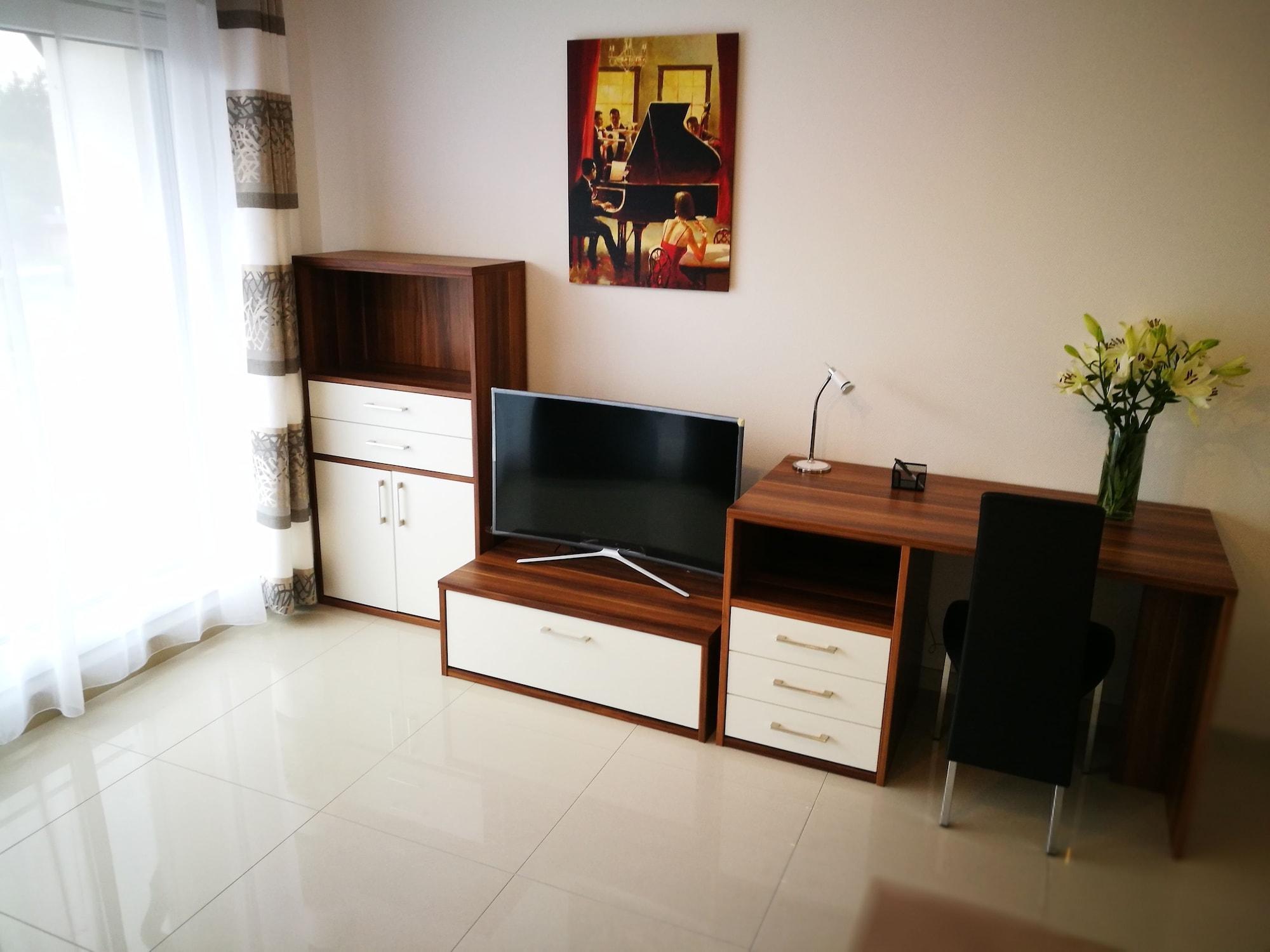 Mandarina Hotel Luxembourg Штрассен Экстерьер фото